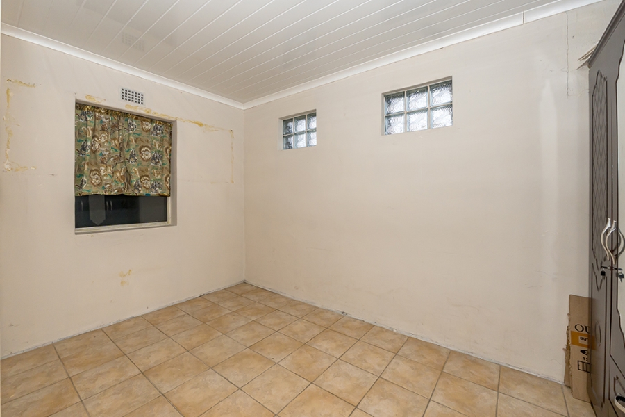 7 Bedroom Property for Sale in Lentegeur Western Cape